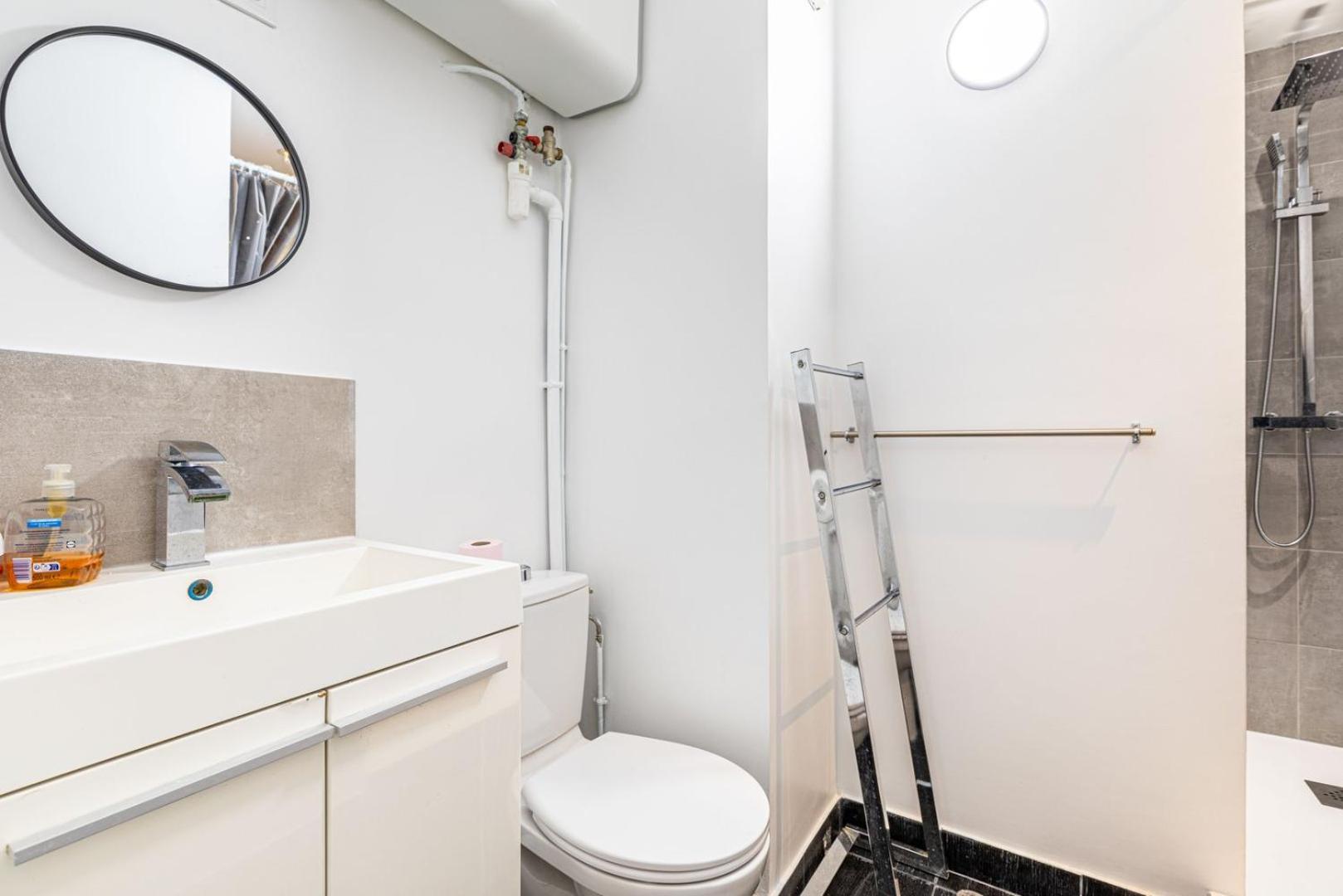 Guestready - Elevated Comfort With A Terrace! * Parijs